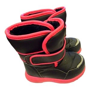 Girls winter Snow Boots kids toddler Size 6 pink black.